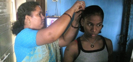 Thulasi sammen med Helenma, som hun bor hos